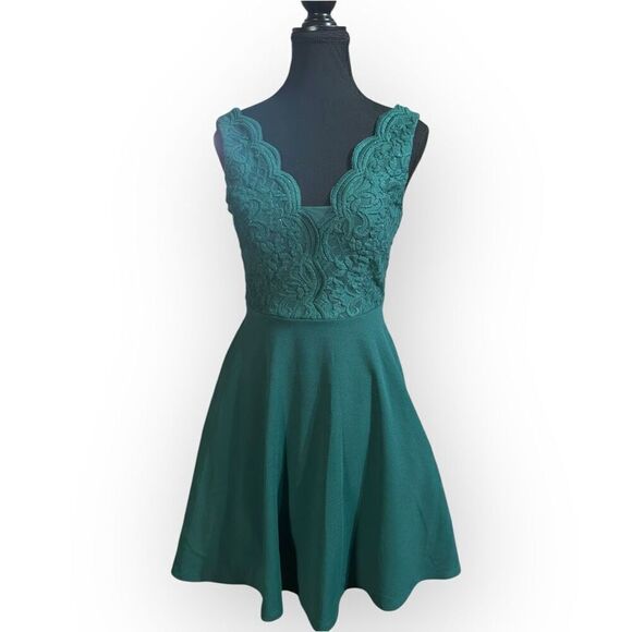 NWOT City Triangles Womens Green Lace Mini Dress Size XS Juniors - Picture 2 of 11